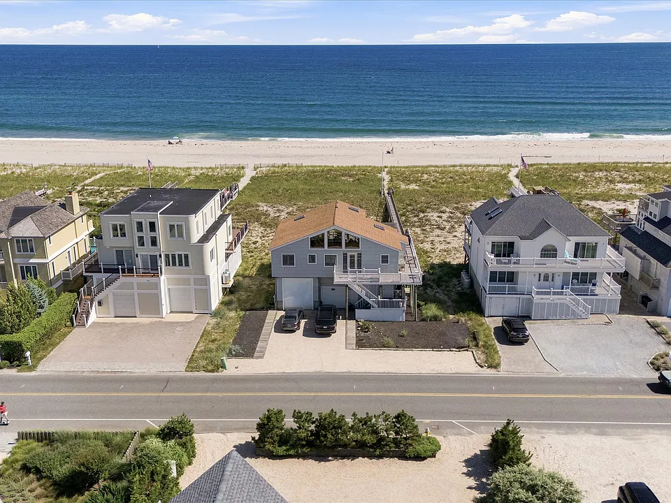717 Dune Rd