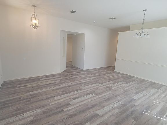 3rd image of 1019 Fair Oaks Dr