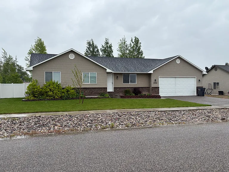 2920 Sunlight Dr — Photo 1