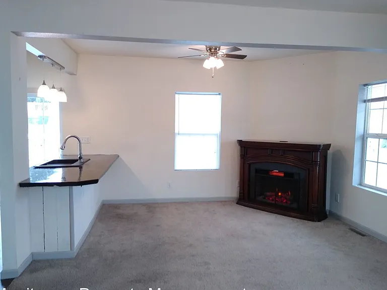 1923 Lincoln St — Photo 12