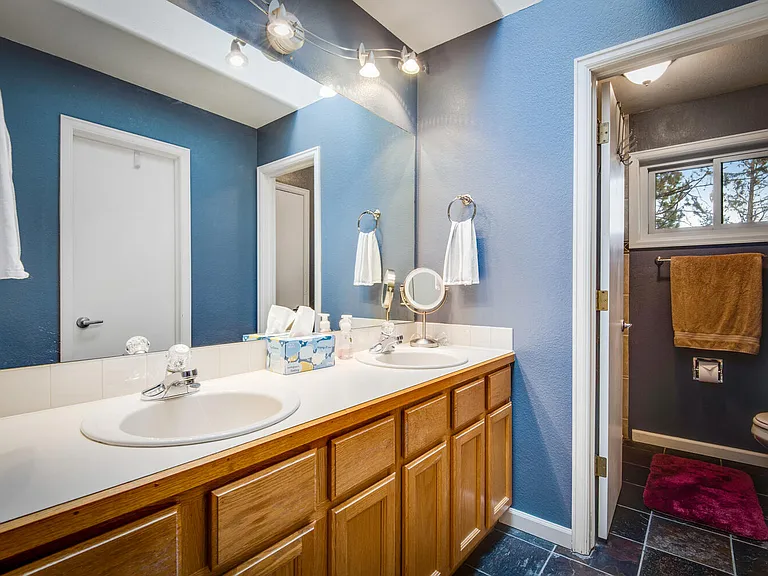 Full bathroom in master suite
