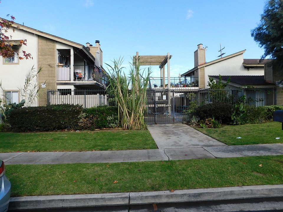 1st image of 810 Center St #B102