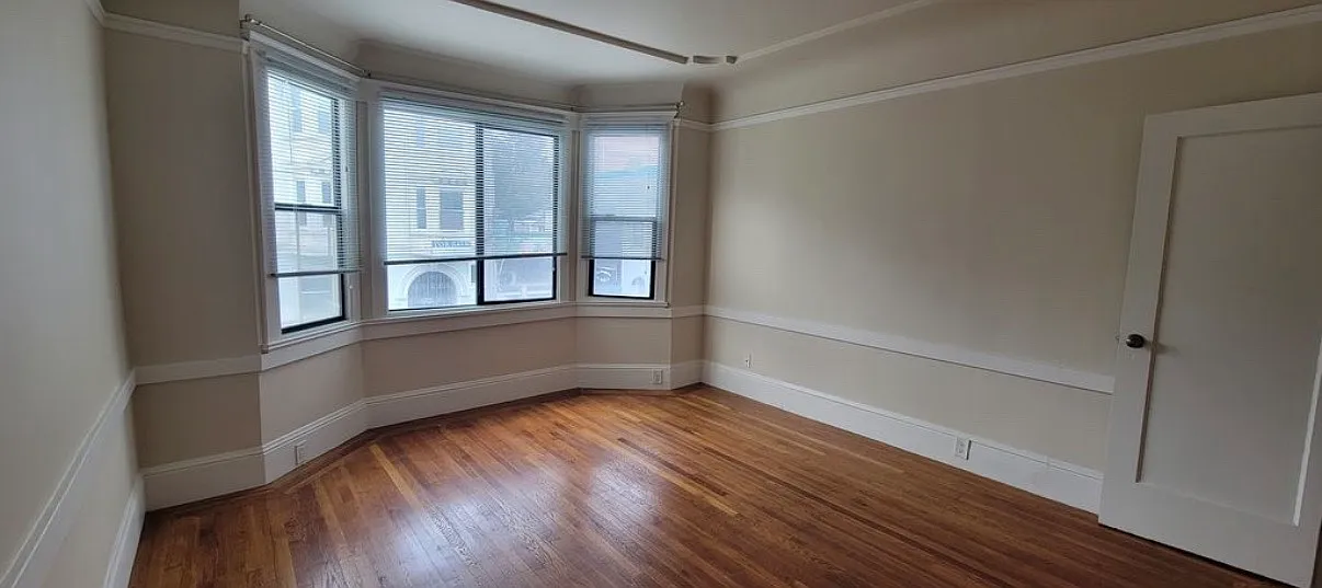 Studio, $2,500 — Photo 1