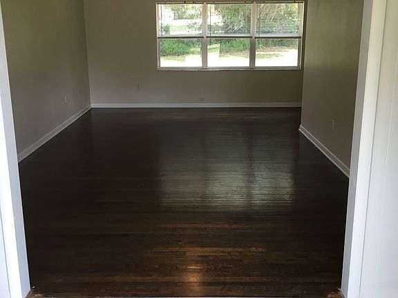 3rd image of 820 Clifford Ave