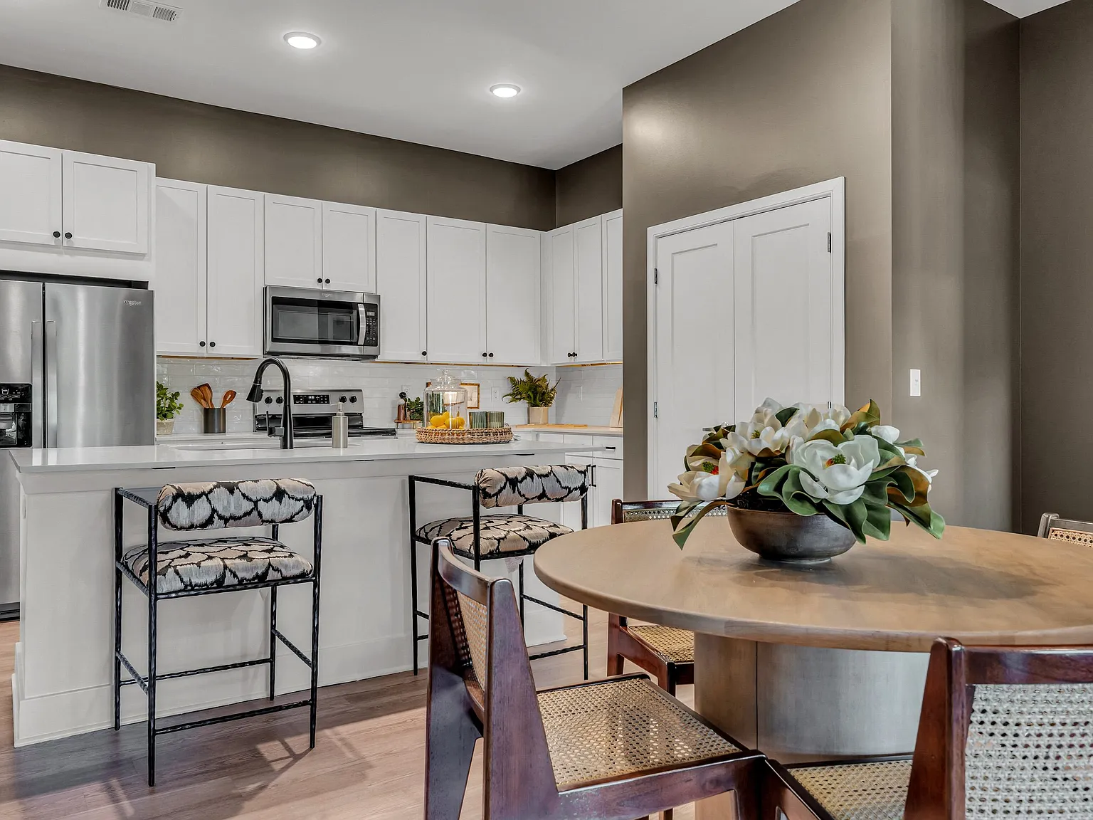 Luxe 360 on Centerpointe — Photo 3