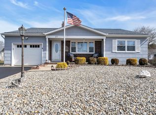 17 Walesa Ct, Toms River, NJ 08757