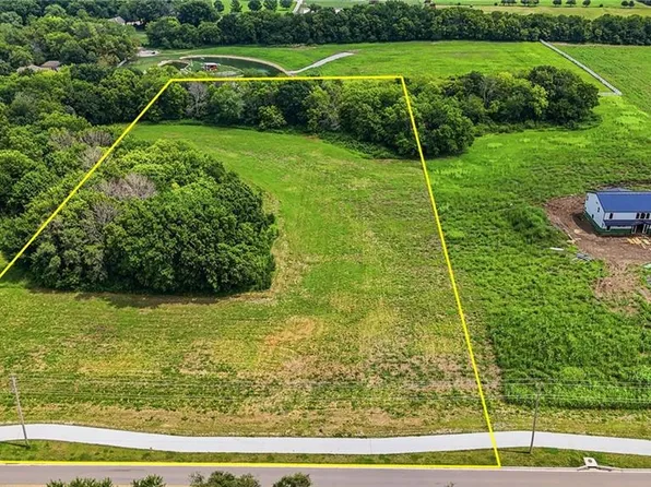 1007 N Ward Rd, Raymore, MO 64083