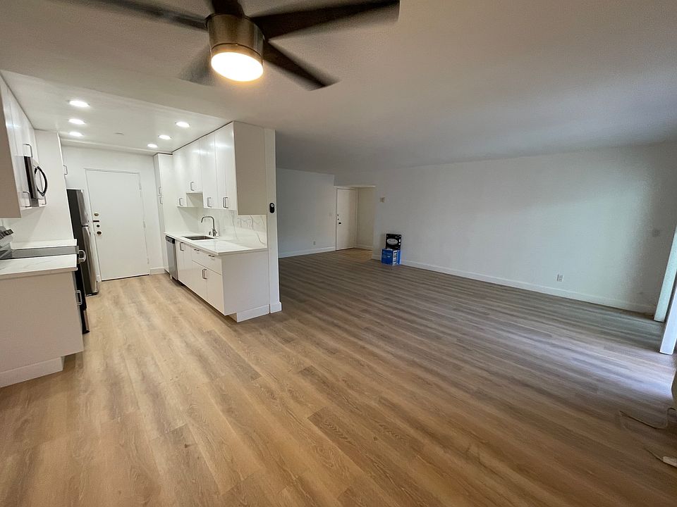 1st image of 11944 Mayfield Ave APT 203