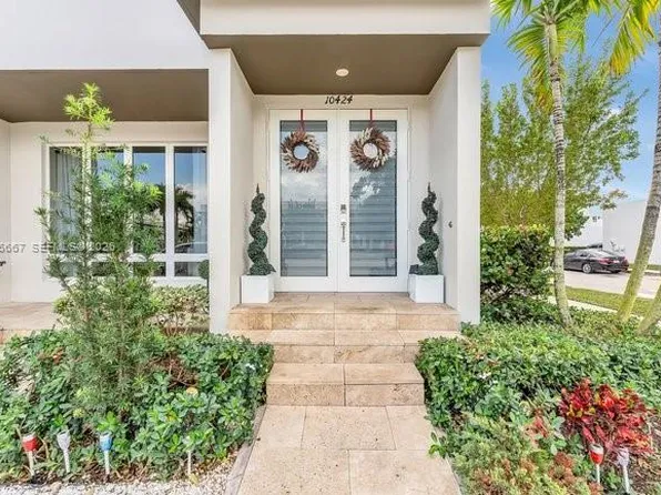 10424 NW 66th St, Doral, FL 33178