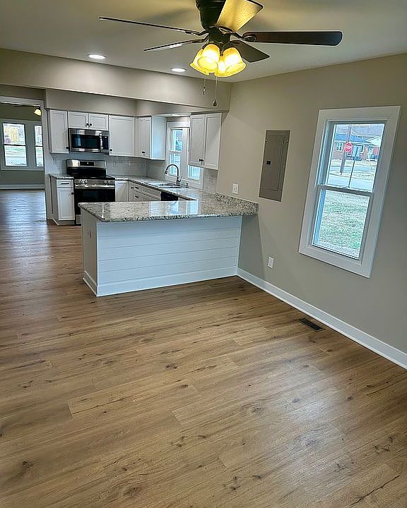 2nd image of 1702 S Main St