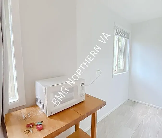 4570 Macarthur Blvd NW #202 — Photo 10