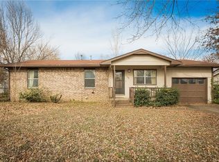 346 W Swallow Cir, Fayetteville, AR 72704