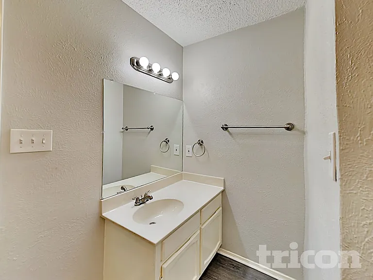 1401 Timbercrest Dr — Photo 10