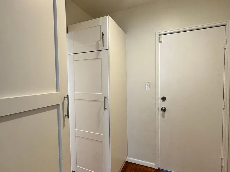 1418 S Genesee Ave — Photo 10