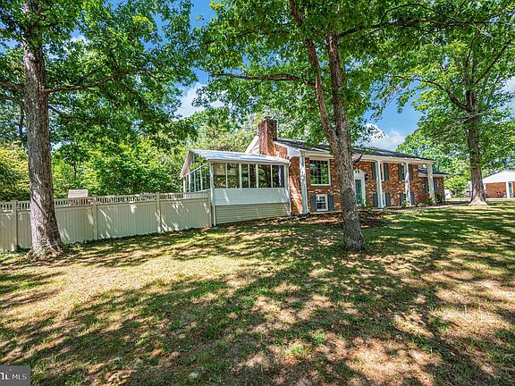 4th image of 4212 Rosemont Ln