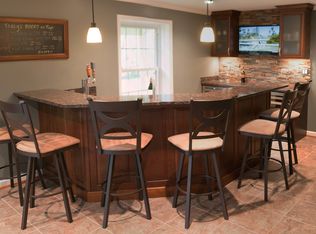 1027 Riva Ridge Dr, Great Falls, VA 22066