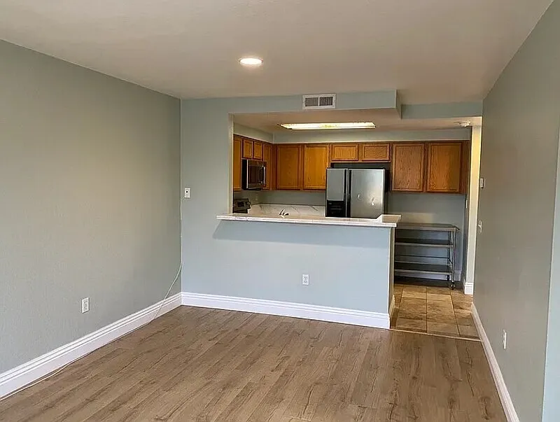 1 bed, 1.0 bath, 554 sqft, $1,997 — Photo 2