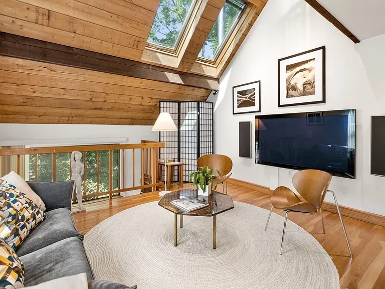 111 Chilton St — Photo 2