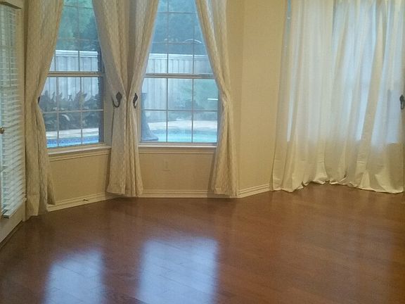 Masterbed Rm window poolview