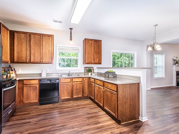 5th image of 4013 Saddlebrook Creek Dr