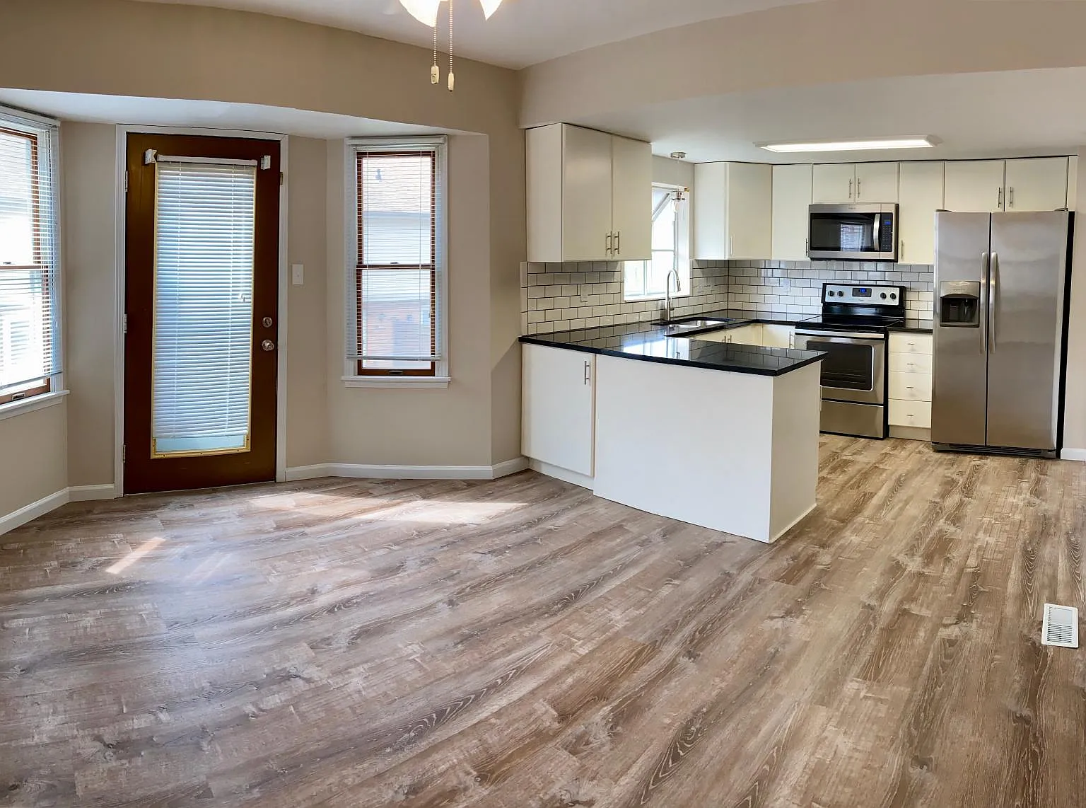 2 bed, 1.5 bath, 1260 sqft, $1,725 — Photo 2