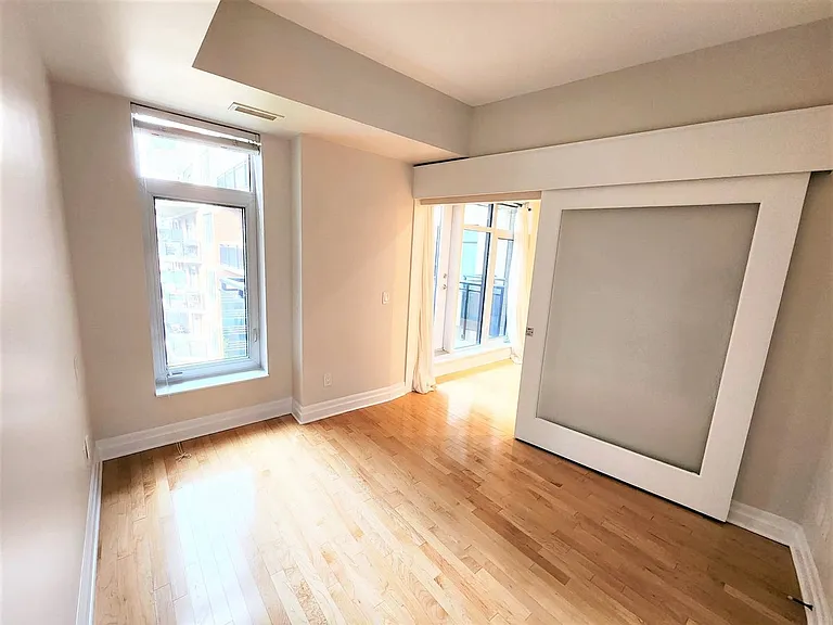 245 Kent St #907 — Photo 11