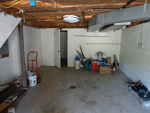 5th image of 126 Sunny Ln