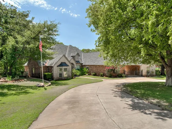 8030 Redhawk Ln, Edmond, OK 73034