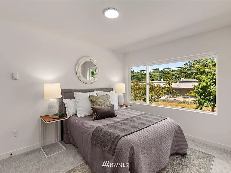 9'10" x 12'8" Bedroom.