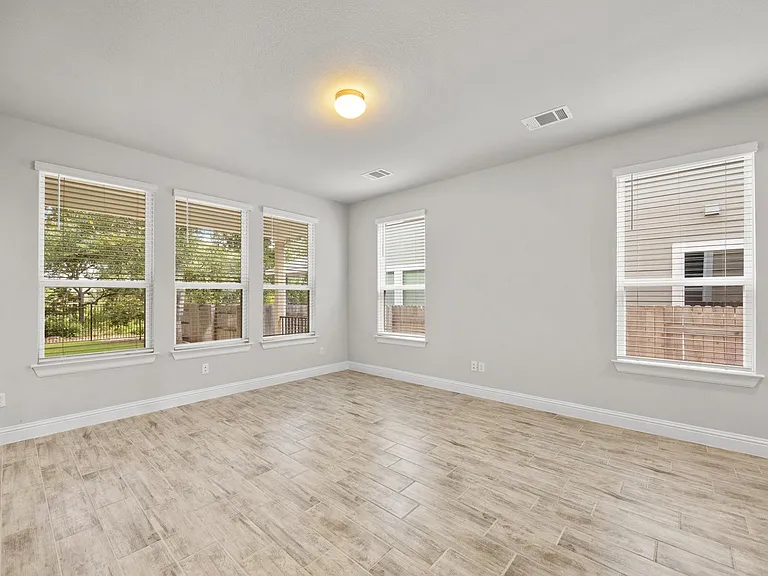 173 Riverhill Dr — Photo 6