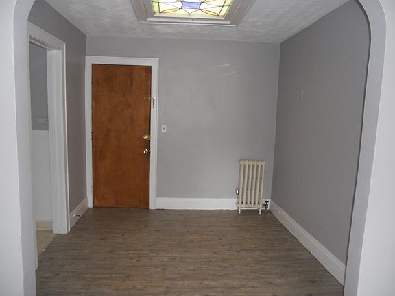 3rd image of 2520 Elmwood Ave APT 3
