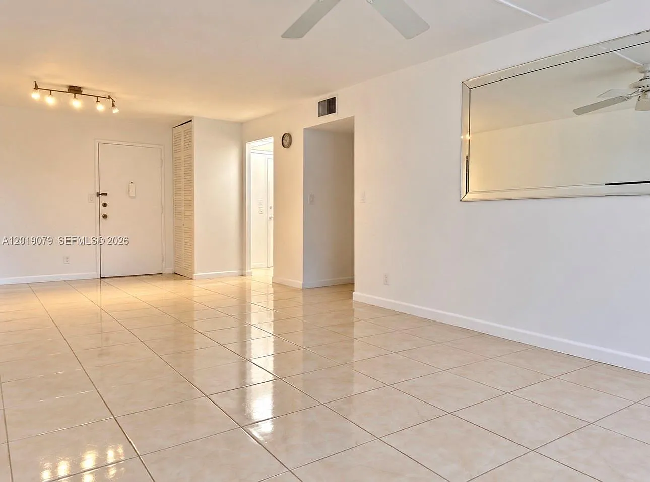 Chelsea Bayview Condo — Photo 2