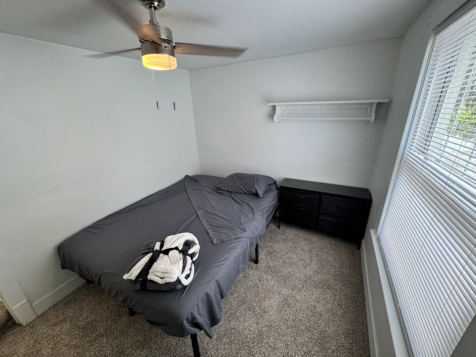 3 bed, 1954 sqft, $2,500 — Photo 2