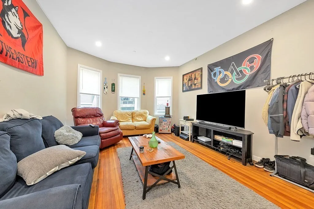 4 bed, 1500 sqft, $6,800 — Photo 4