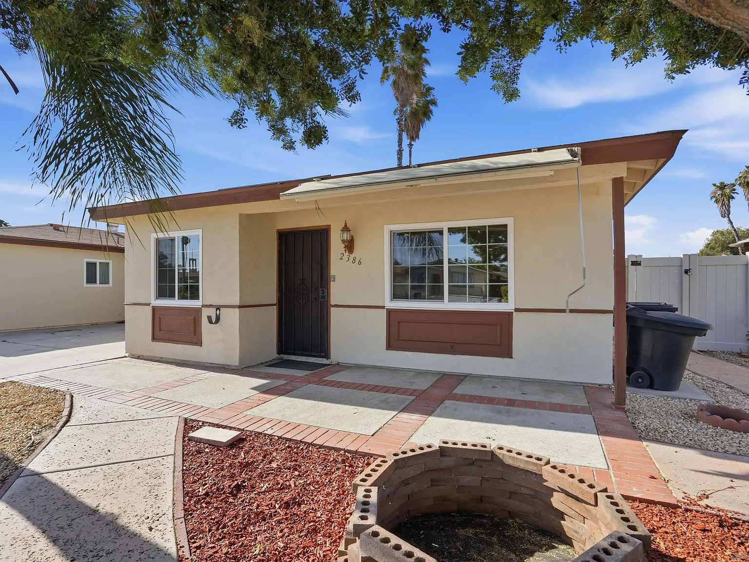 3 bed, 1.0 bath, 1116 sqft, $2,000 — Photo 1