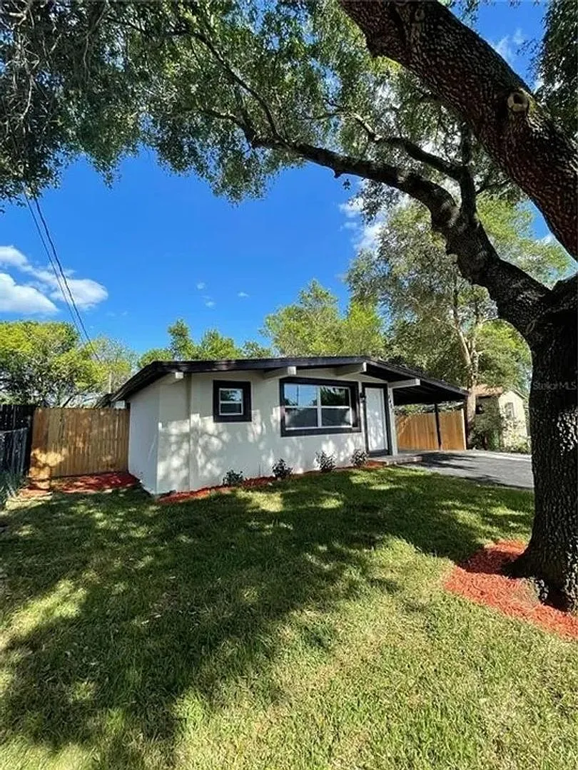 Charming 3BR House in Tampa — Photo 2