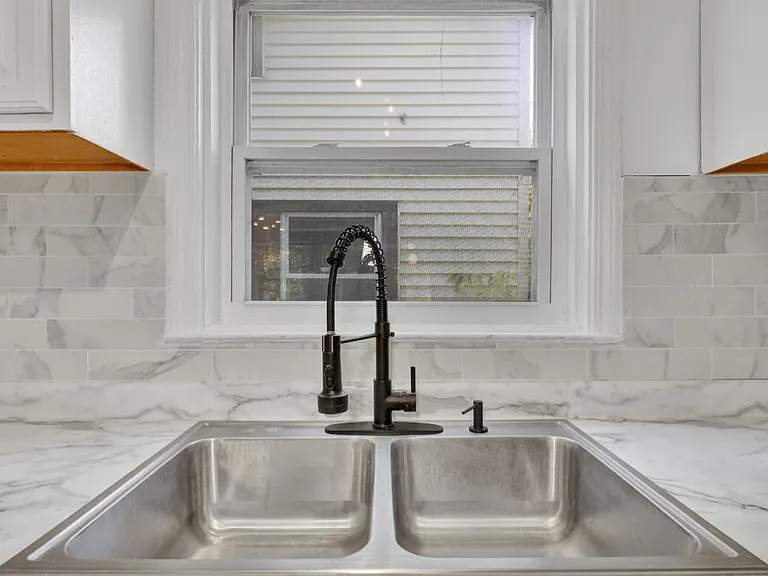 1033 E Cesar E Chavez Ave #1 — Photo 2