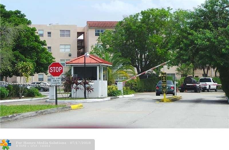 2nd image of 2840 Somerset Dr APT 117M