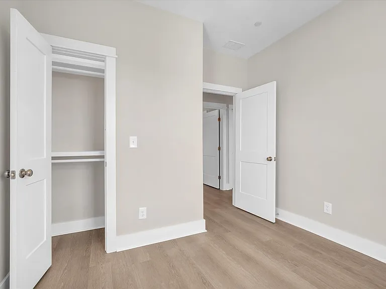 195 Romney St — Photo 19