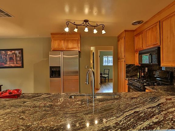5th image of 1724 Morning Glory Ln