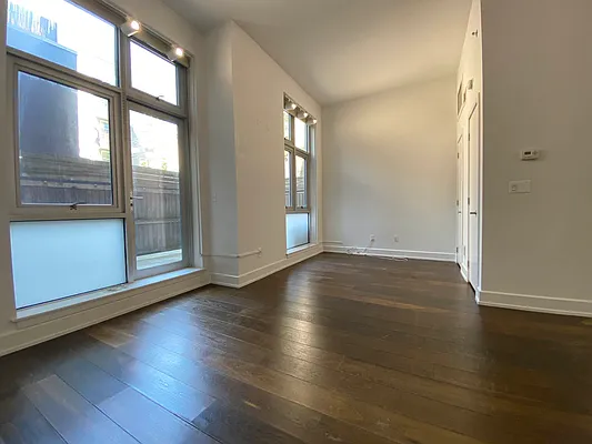 Rented by R New York | media 12