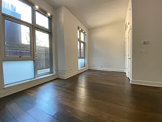 Rented by R New York