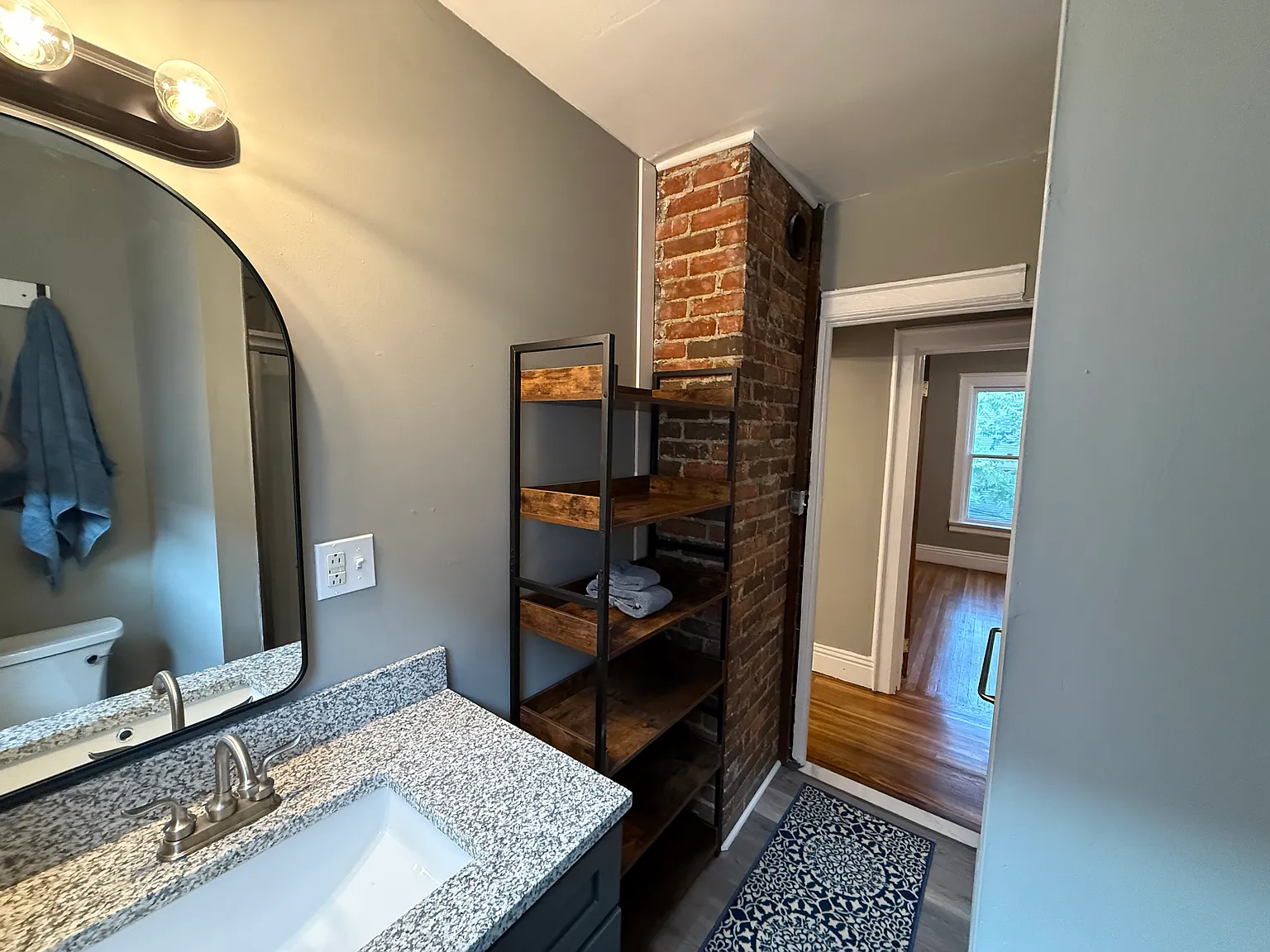 3 bed, 1200 sqft, $1,900 — Photo 3