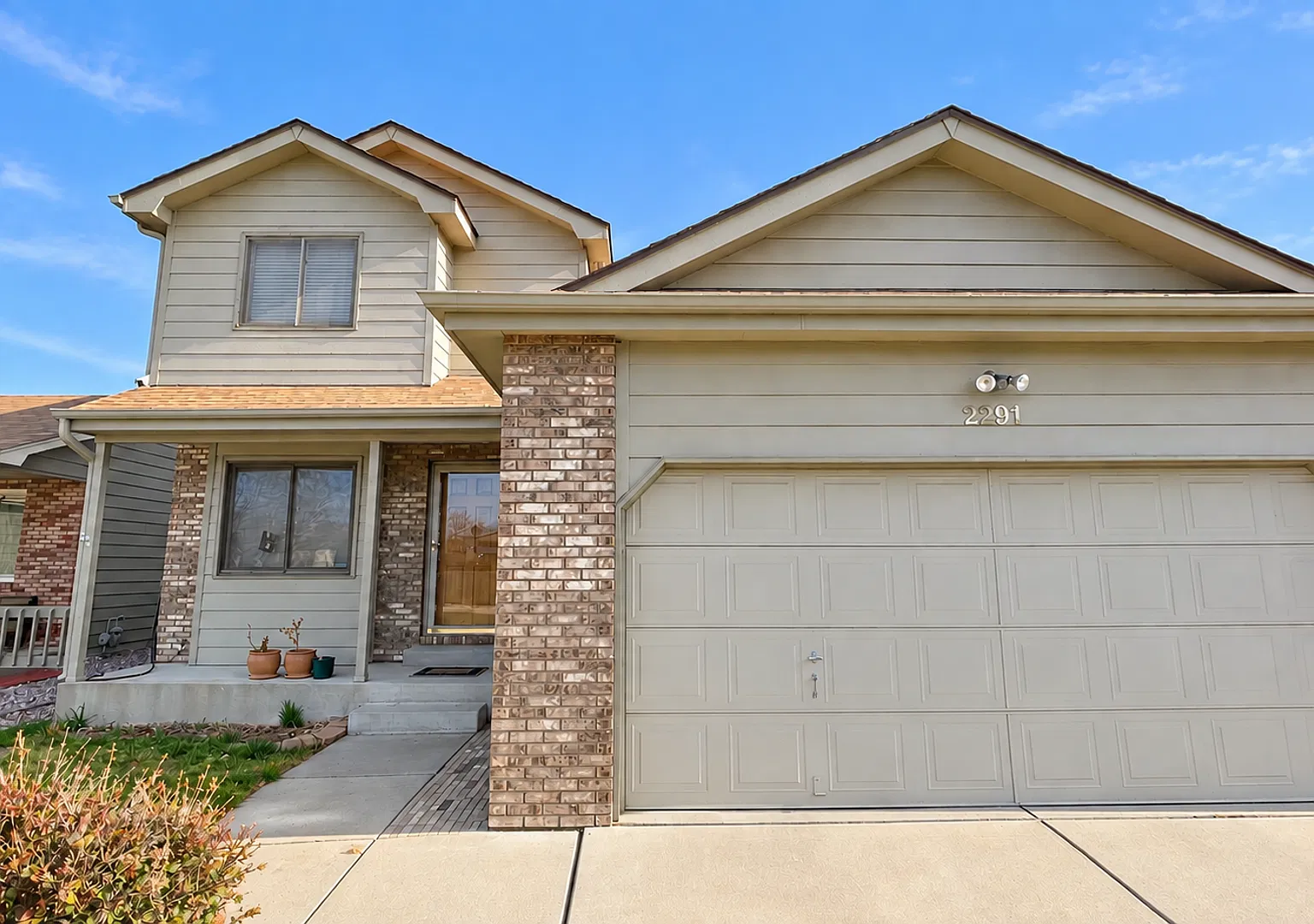 Wonderful Home with Finished Basement — Photo 1