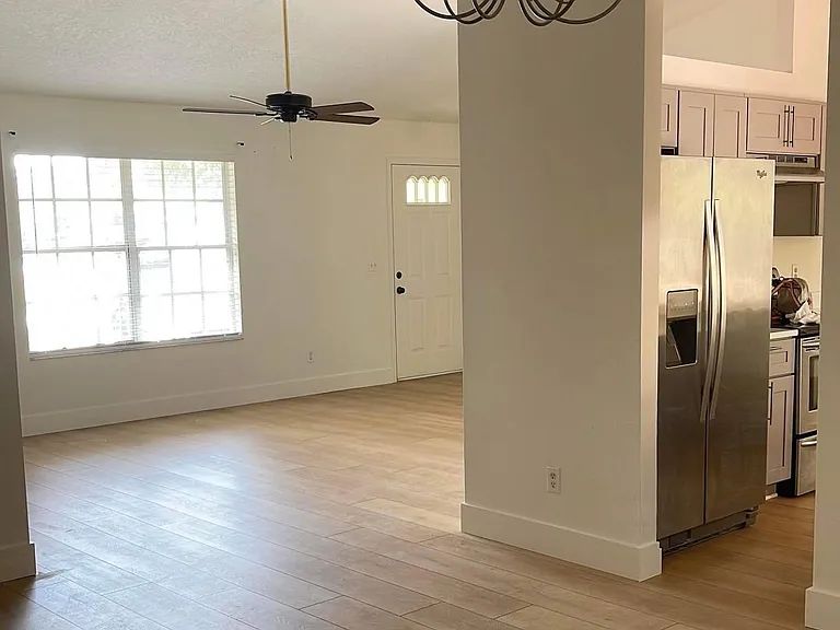 4725 Willow Bend Dr — Photo 2