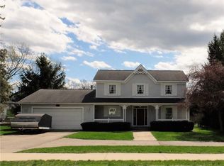 36 Waldon Rd, Clarkston, MI 48346