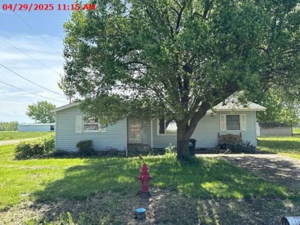 612 Ash St, Edgewood, IL 62426