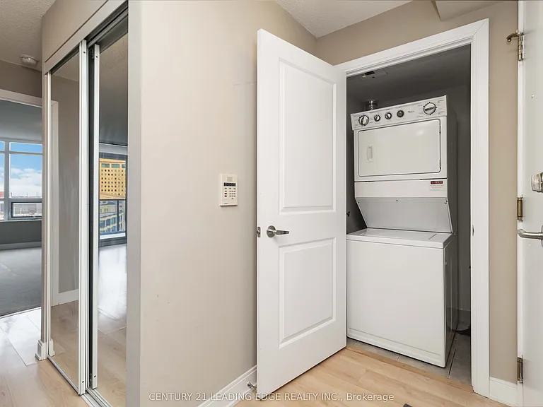 330 Burnhamthorpe Rd W #806 — Photo 6