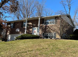 85 Surrey Hills Rd, Hannibal, MO 63401