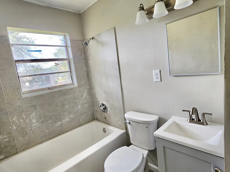 2804 32nd Way SW — Photo 3